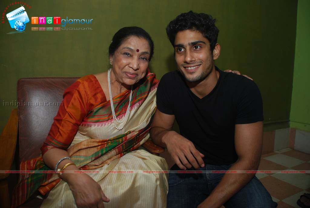 Asha Bhosle and Prateik Babbar at book launch on Smita Patil Event hd photo
